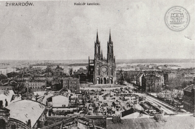 Foto 1 Widok na rynek i kościół pw. Matki Bożej Pocieszenia, ok. 1900 r