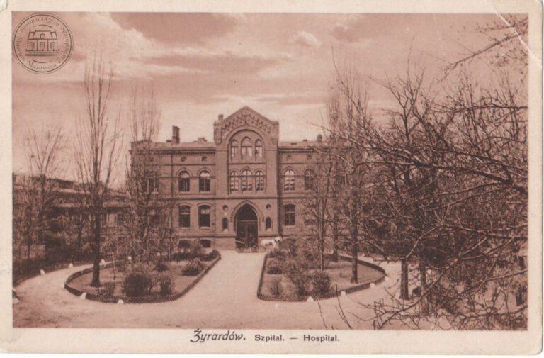 Foto 2 Widok na główne wejście do szpitala, 1910 r