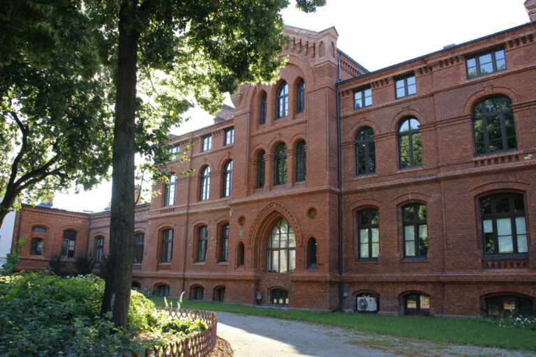 Główna część budynku szpitala