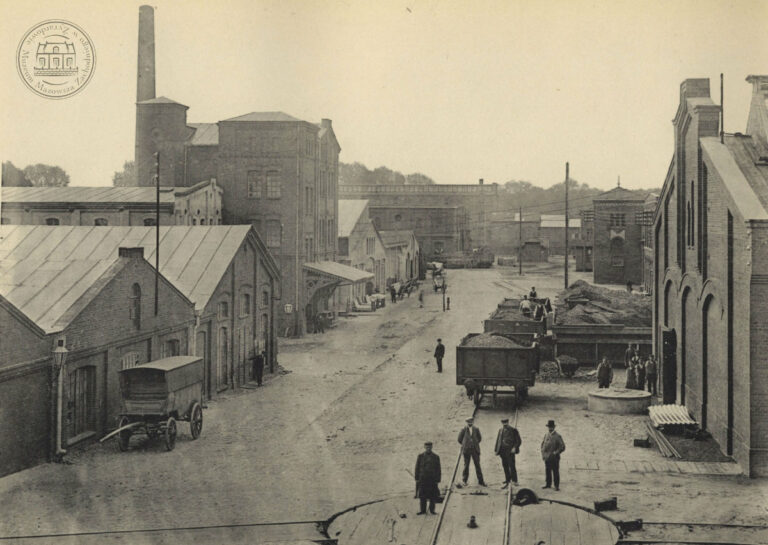 Foto 2 Podwórze fabryczne w Bielniku, ok. 1900 r